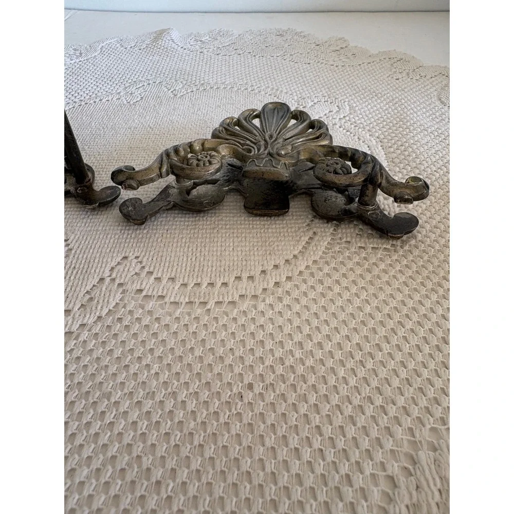 Vintage Ornate Silver Tone Metal Napkin Holder and knife Holder. Scoll design